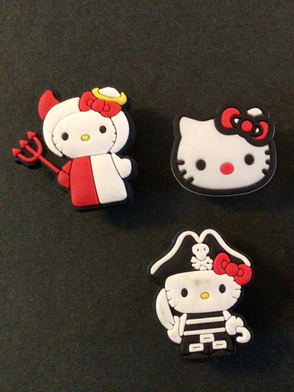 5/$25.00 Adorable hello kitty designed shoe charms sold in a lot of 5